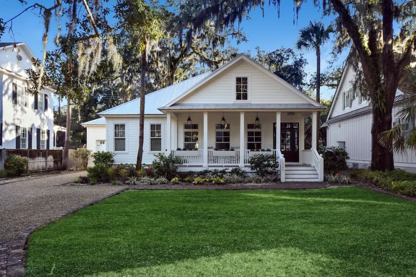 Beautiful 3 bed - 3 bath home located in Village Oaks - Image 1