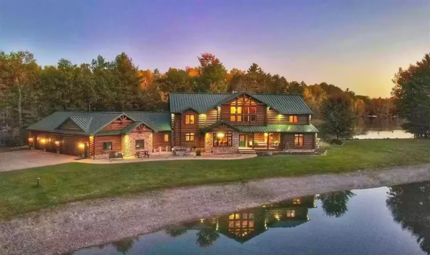 River Ridge Lodge: Luxury Lodge on the Menominee River - Image 1