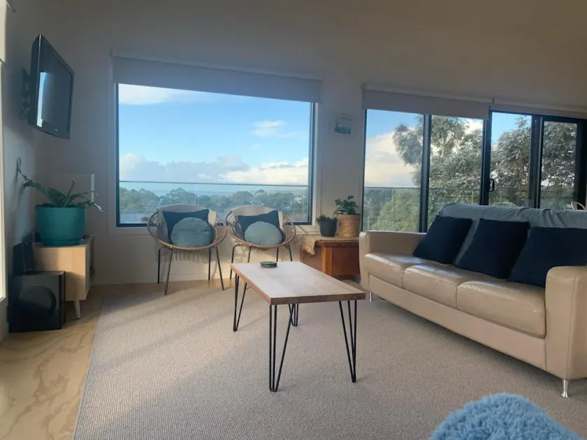 Stunning water views; relaxed coastal atmosphere; multiple entertaining areas  - Image 1