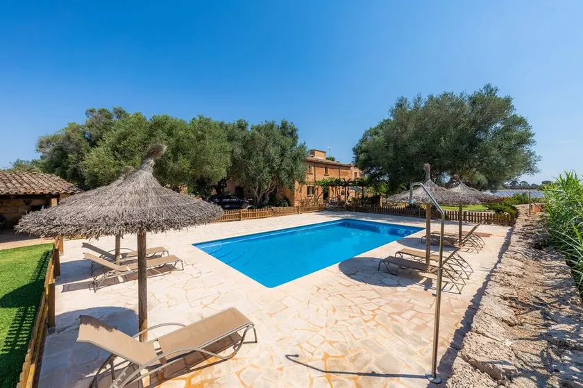 Agroturismo \"Llevant\" con Wi-Fi, terrazza, piscina e giardino condivisi tra 5 proprietà - Image 1