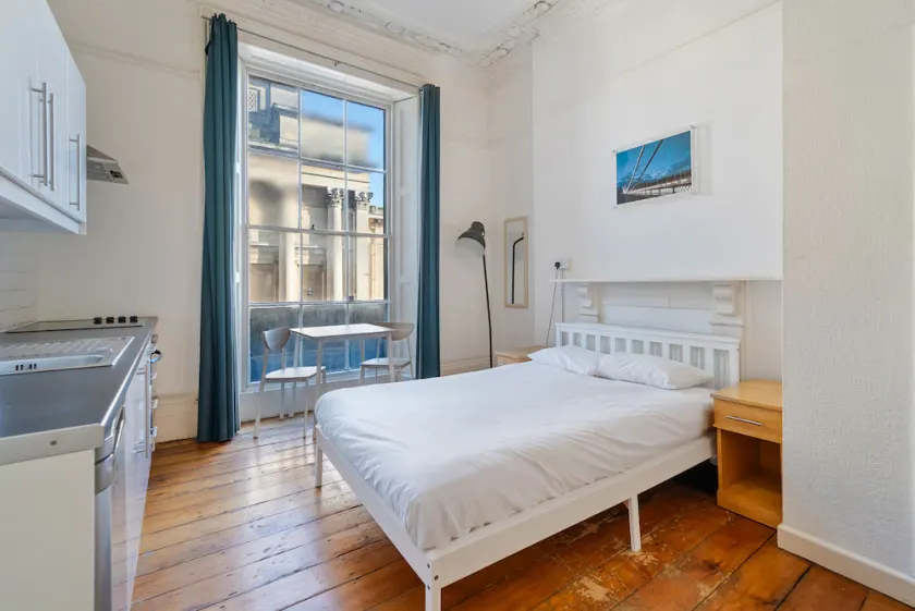 Kitchenette Double Room with Shared Bathroom - Image 1