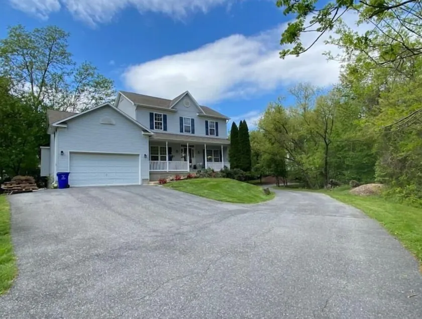 2 BR/1.5 Bath Basement, Private Entrance & Parking - Image 1