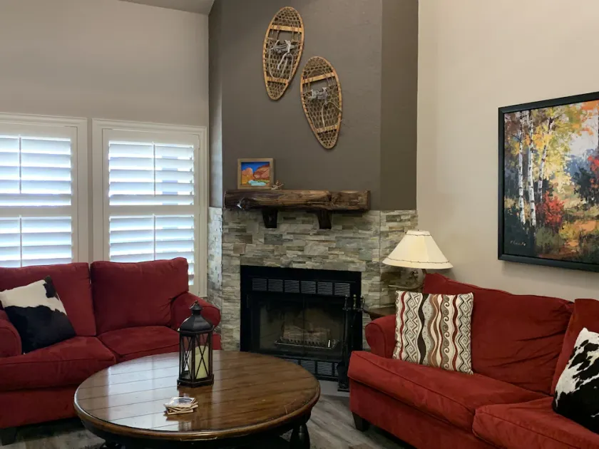 Year-round resort condo minutes from skiing, lake, golf, pool, sleeps 6 - Image 1