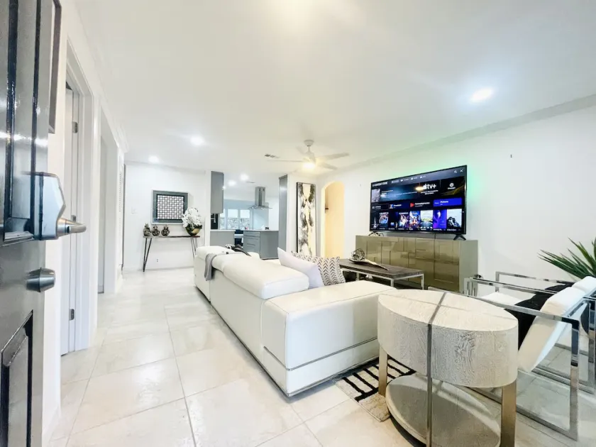 Ideal Home Rental for Large Fan Group- WALK to AT&T Stadium.  Park for free - Image 1