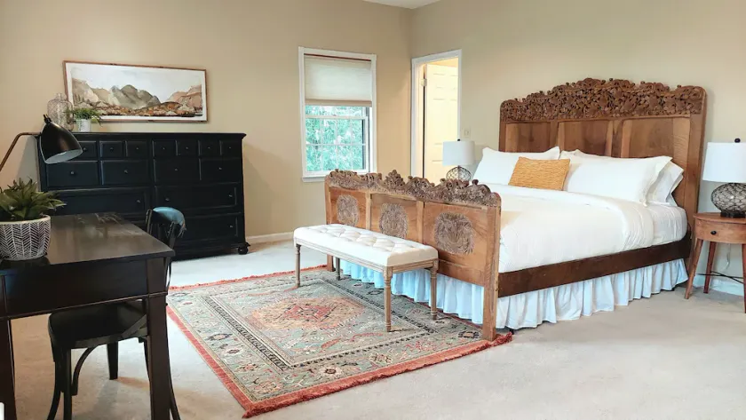 Cheerful 5-Bdrm Home  | Huge Fenced Yard  | Kid-Pet Friendly  | Near it all! - Image 1