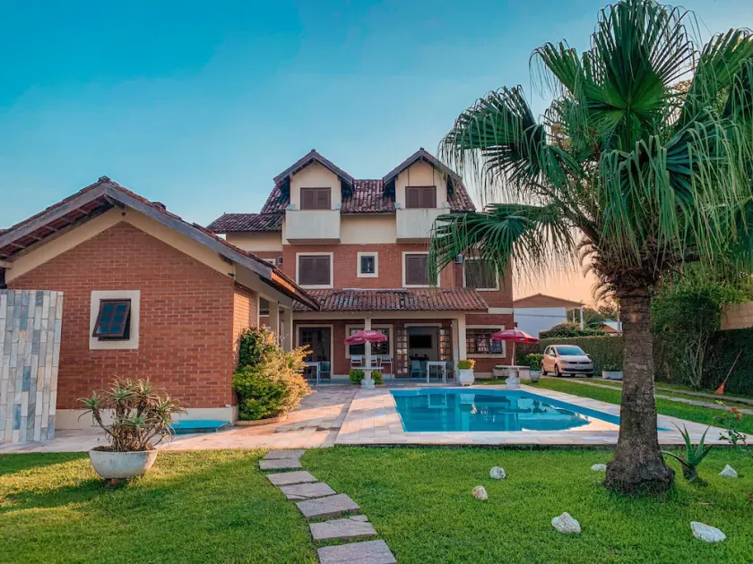 Beachfront house with pool for up to 20 people. - Image 1