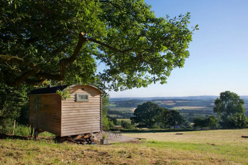 Shepherd Hut with free Hot Tub, Wifi and Breakfast Hamper. - Image 1