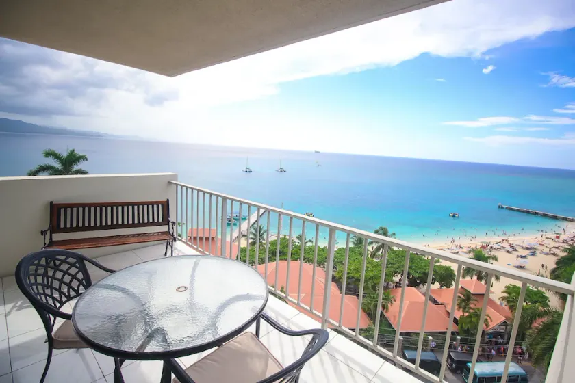 Irie Beach Studio - Image 1