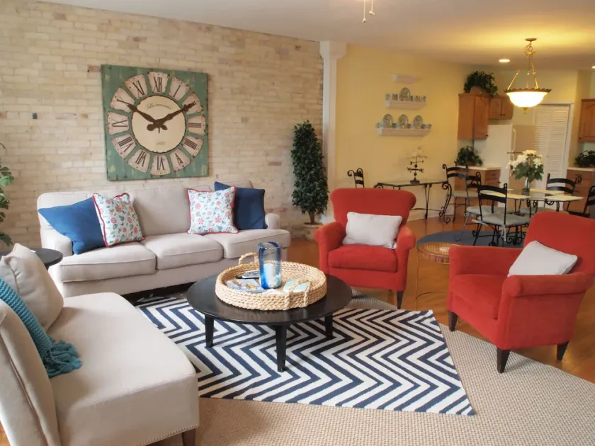 Beach Town Appartement en plein coeur du plaisir!  1 1/2 pâtés de maisons de l'eau! - Image 1