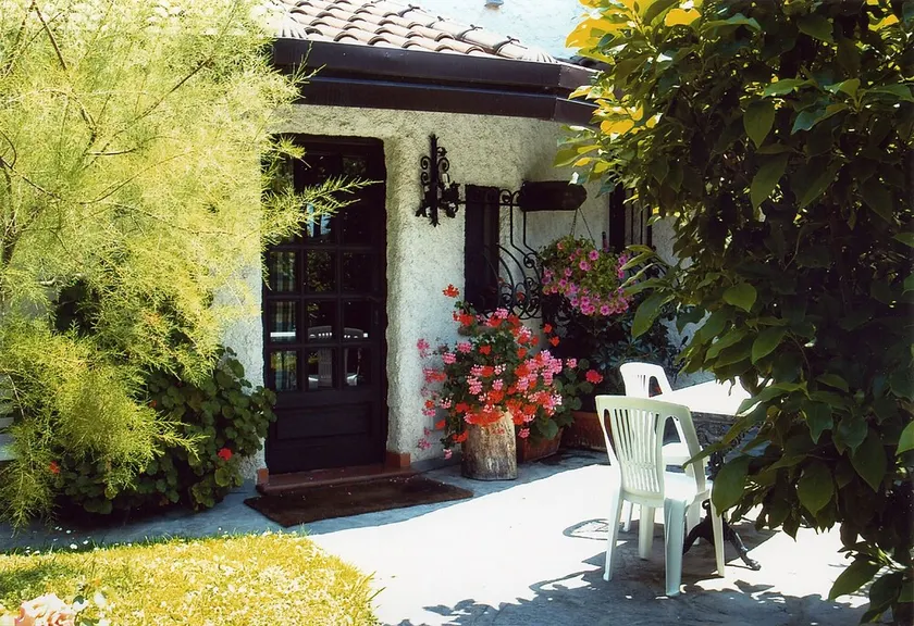 Moon Nest - Apartment in villa, 10 min from the sea private garden pool - Image 1