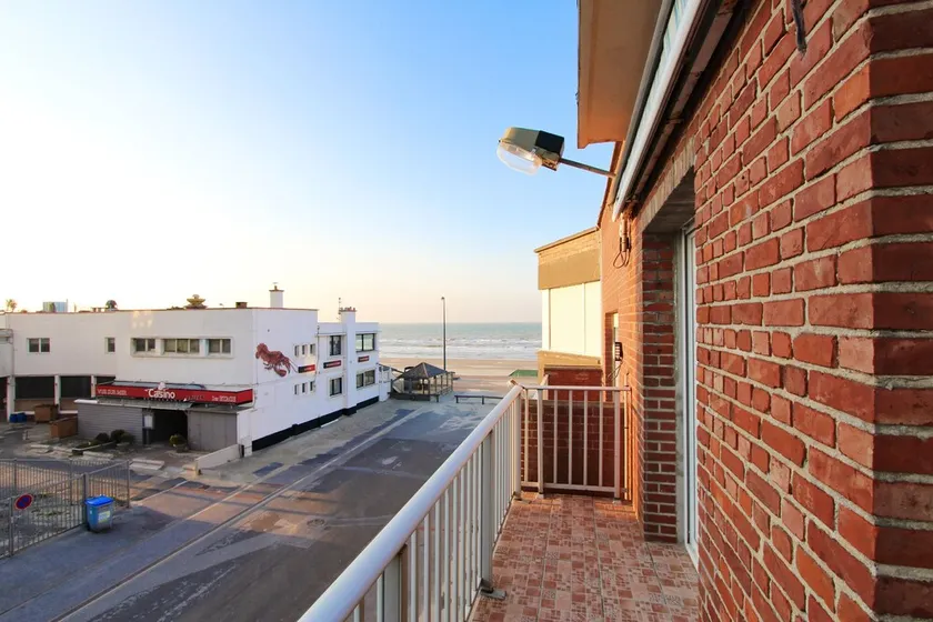 Nice apartment with balcony and sea view - Image 1