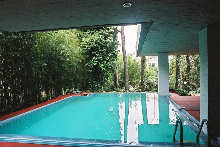 FURNISHED 2 BEDROOM POOL APARTMENT IN UPSCALE RESIDENTIAL AREA - Image 1
