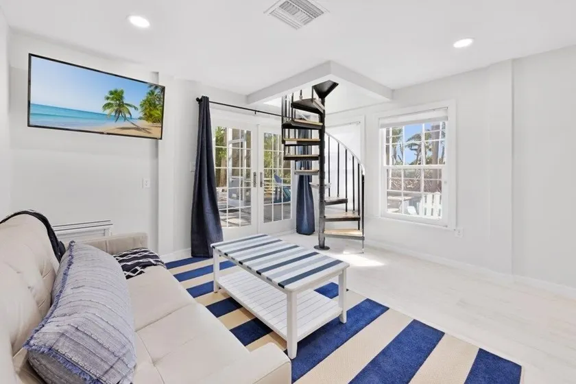 Murmond- Captiva Home - Image 1