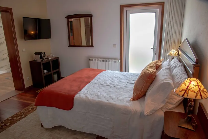 Camera \"Quarto Silva\" con vista sulle montagne, Wi-Fi e aria condizionata - Image 1