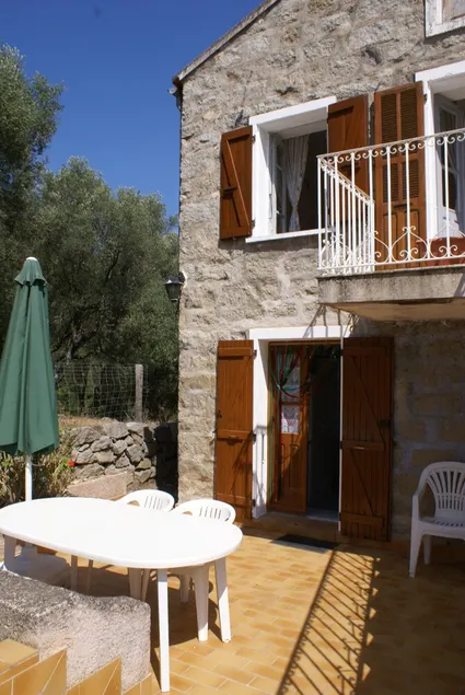 Maison DE Village - Image 1