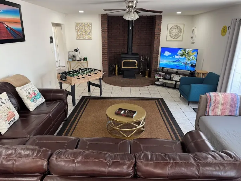Private Charming 3-Bedroom Farmhouse - Single Level w/ Open Patio Deck! - Image 1