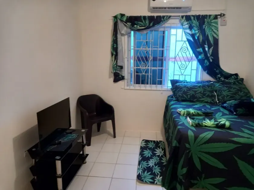  holiday stay, 2 bed 1 bathroom  - Image 1