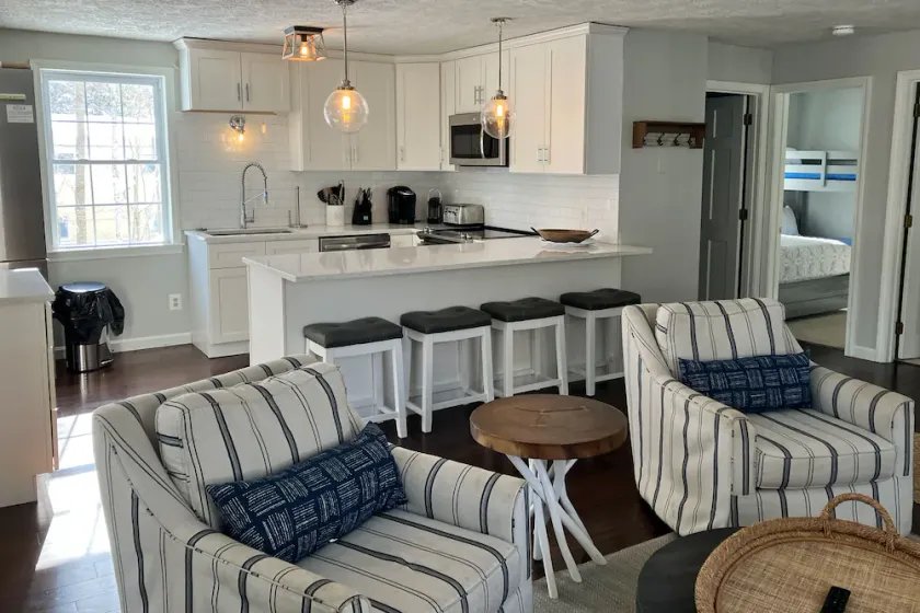Fully renovated, dog-friendly home with private beach access & golf nearby - Image 1