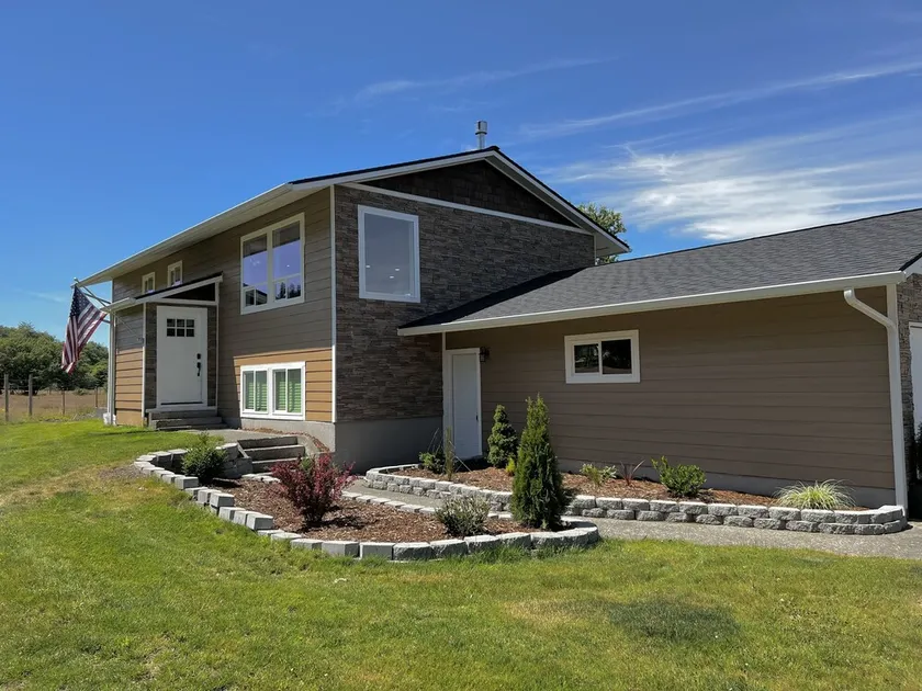 Unique renovated 4 bedroom home on private corner lot - Image 1