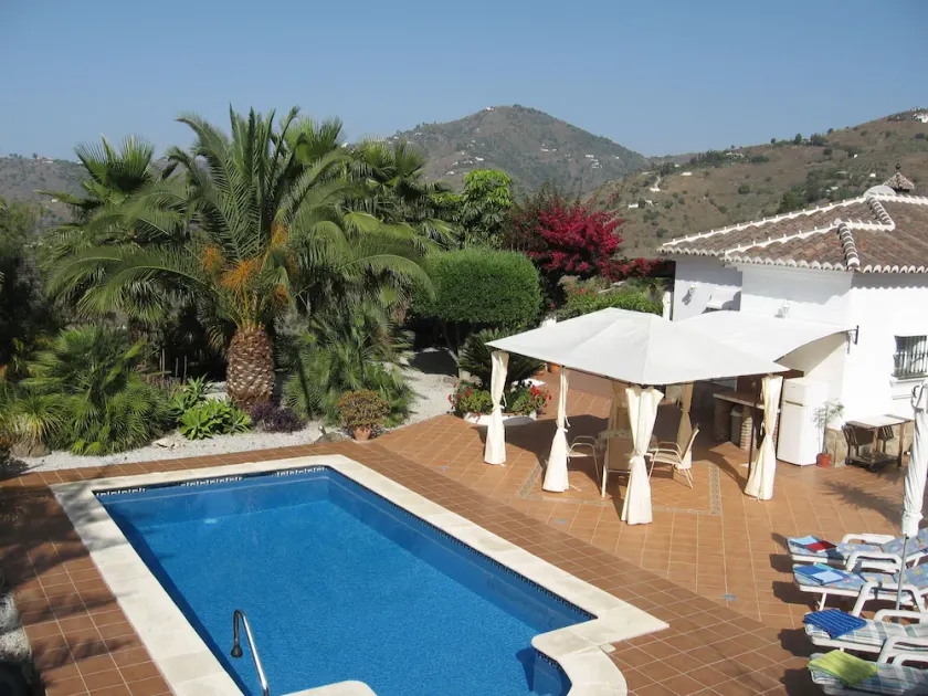 Beautiful Villa set in a delightful valley, close to Competa,Nerja and the sea. - Image 1