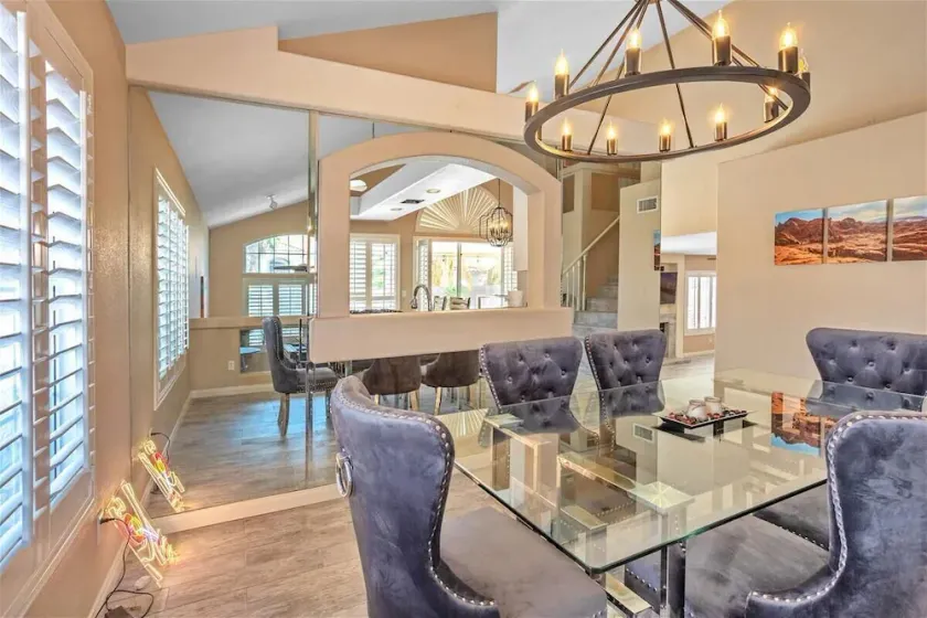 Relaxing Poolside Getaway in Henderson: Sleeps 10 for Ultimate Comfort! - Image 1