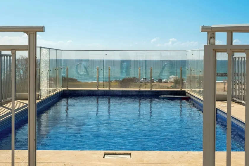 Beachfront Apartment with Balcony and Rooftop Pool - Image 1