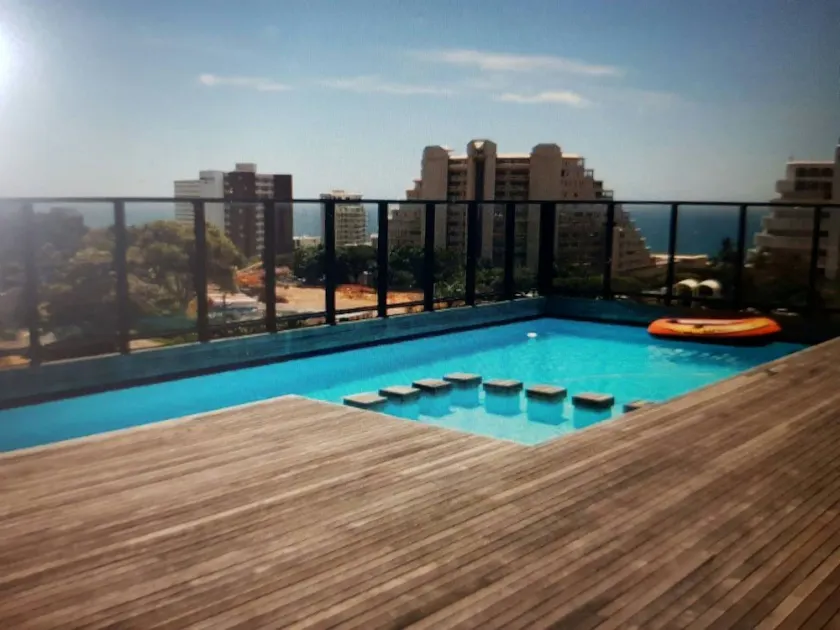 UNE TOUCHE DE CLASSE • BEACON ROCK 126 • UMHLANGA - Image 1