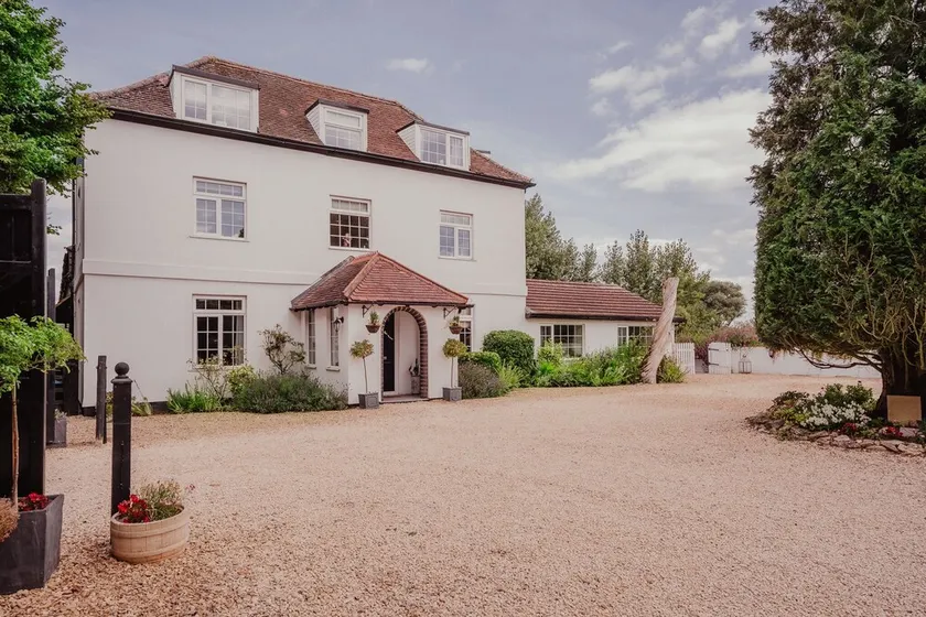 Cotswold Riverside House Amazing indoor heated swimming pool hot tub games Room - Image 1