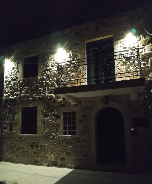 Traditional house, Villa - Image 1