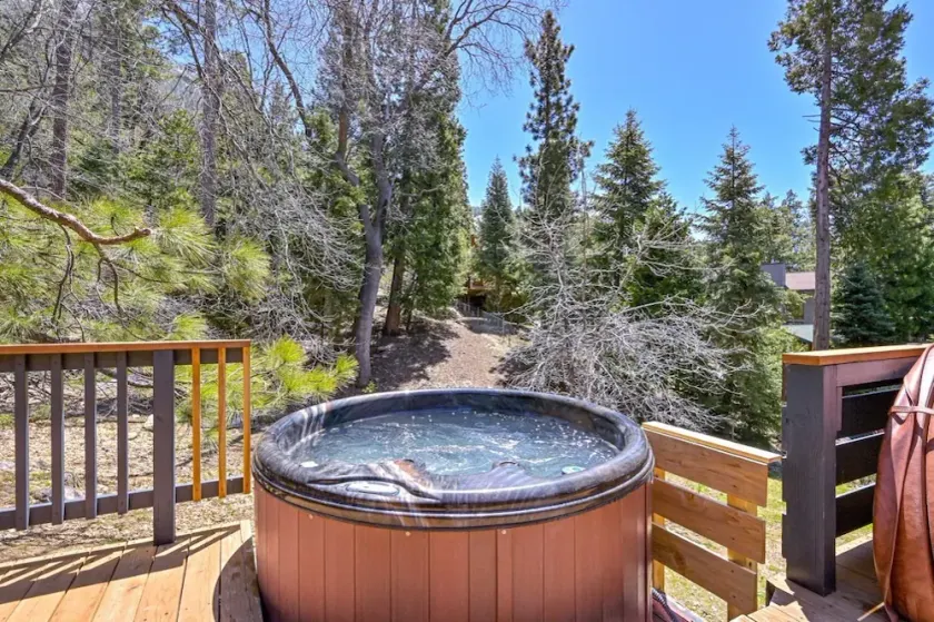 Private Mountain Retreat with Scenic Views - Image 1