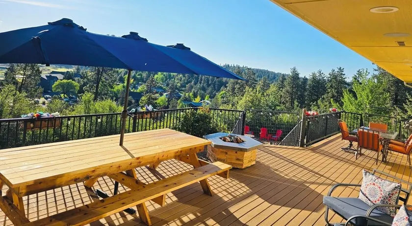 Spacious house with stunning views @ Running Y - Image 1