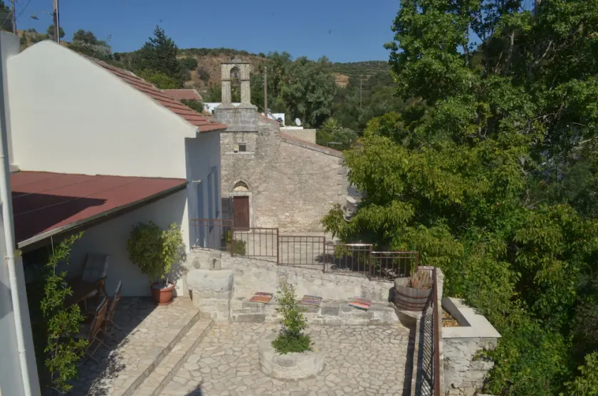 QUIET STONE COUNTRYHOUSE IN CRETE CENTRAL - Image 1