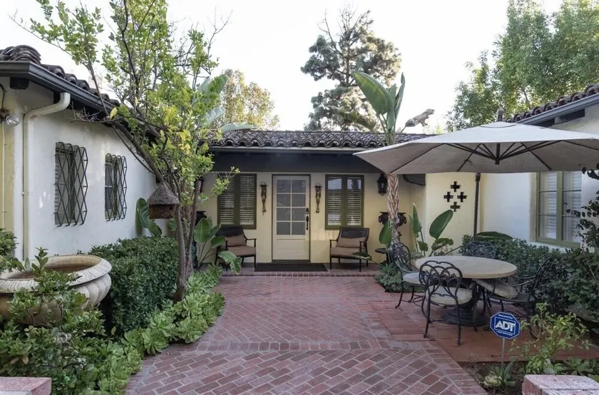 Private Cottage at 5 Star Resort 2 Rooms 2 Baths Suite - Image 1