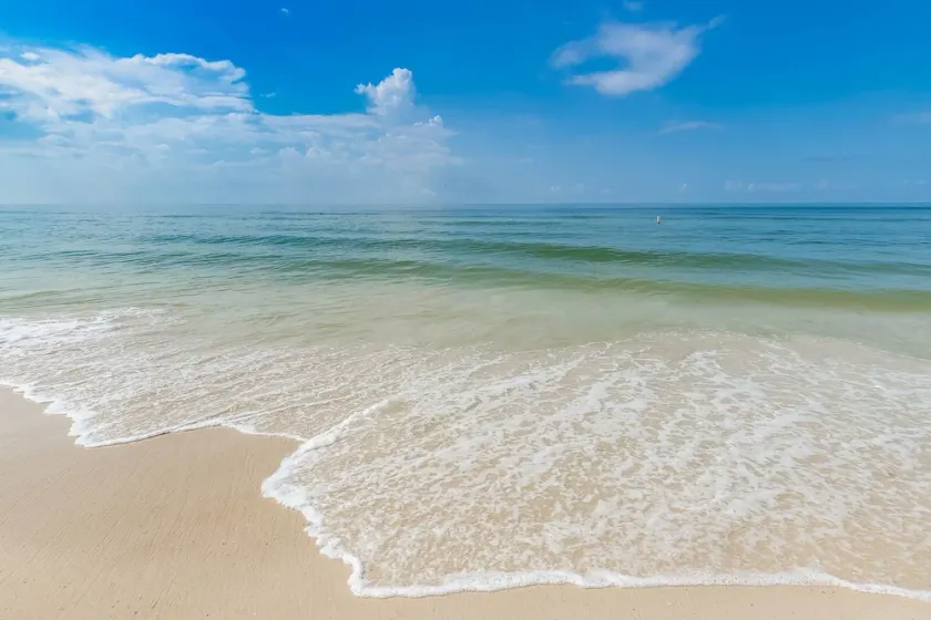 Island Winds West 879 - Image 1