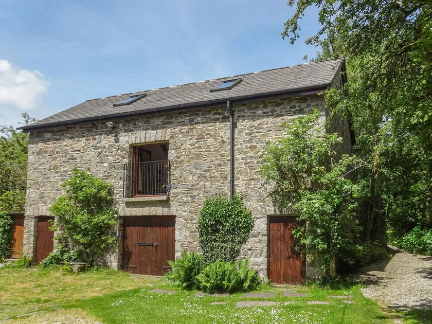 TOWNEND BARN, pet friendly, character holiday cottage in Lydford - Image 1