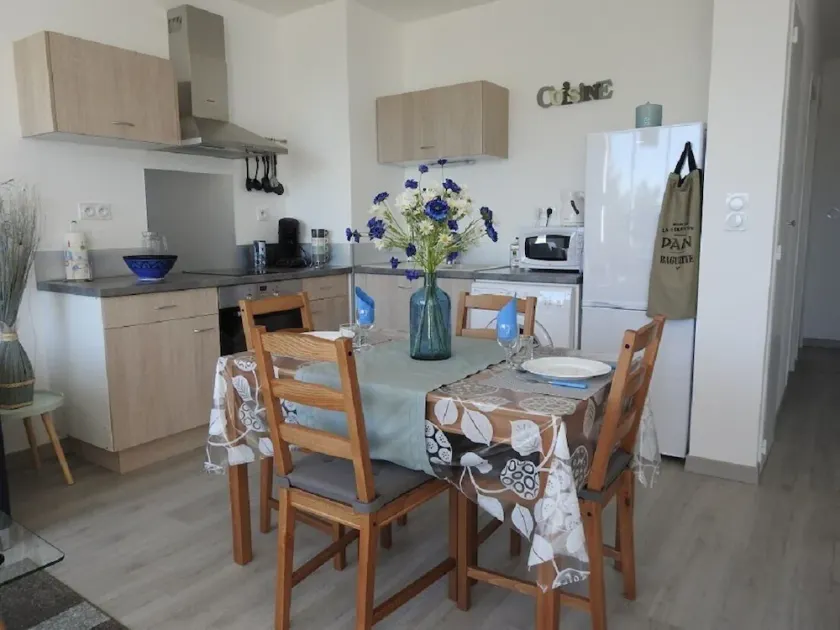 Appartement situé au premier étage d'une petite résidence en comportant quatre - Image 1