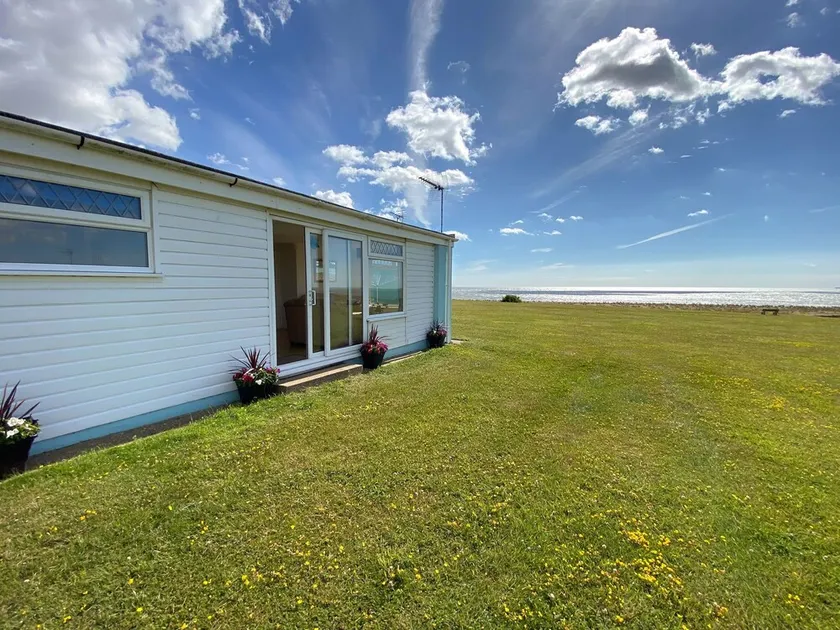 3 bedroom accommodation in Kessingland - Image 1