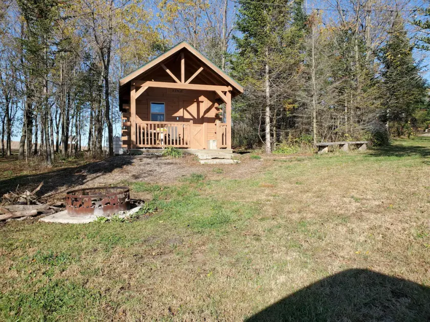 RUSTIC CABIN IN THE WOODS, 5 MIN TO ROCHESTER - Image 1
