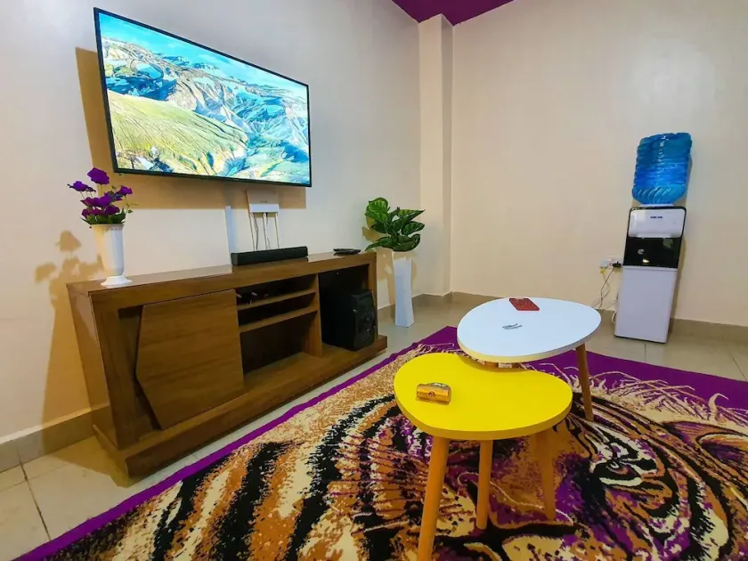 Lovely One Bedroom With Free Parking on Premise - Image 1