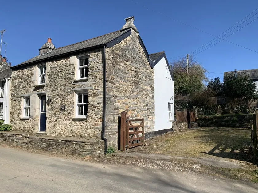 Traditionell Cottage, inhägnad trädgård, Trewalder, Nr Port Isaac och surfa stränder. - Image 1