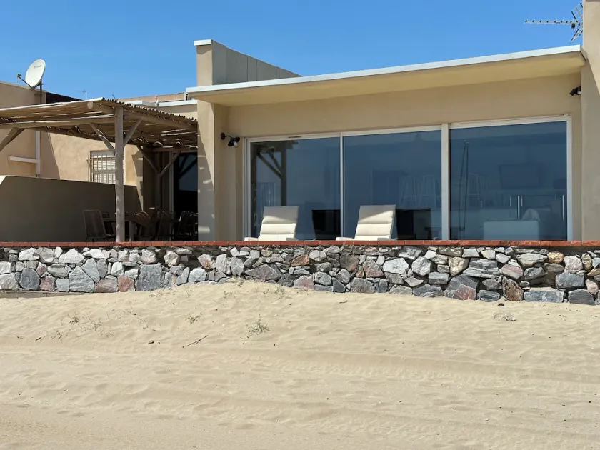 VILLA / HOUSE THE WATERFRONT SEAVIEW - Image 1