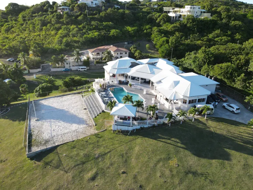 Luxury 5BD Villa - Massive Pool & Outdoor Vibe - Image 1