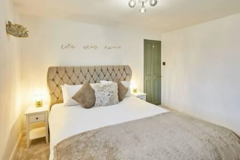 Host & Stay - Bentley Wynd - Image 1