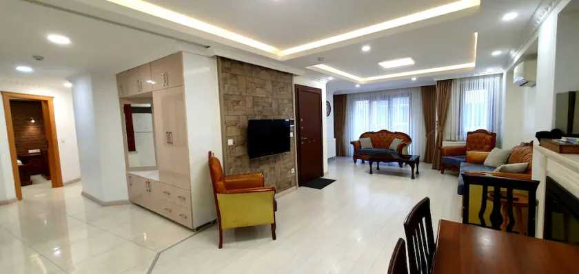 Cihangir Superior Living 3BR: Open Kitchen, 6 Guests, Public Transport Access - Image 1