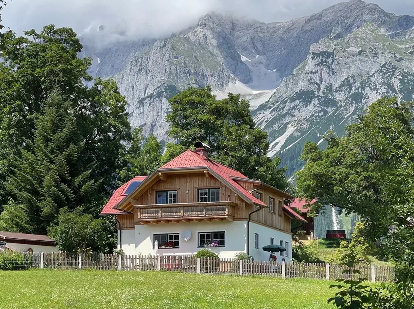 Apartamento 'Haus Rosenheim' com vista para a montanha, varanda e acesso Wi-Fi - Image 1