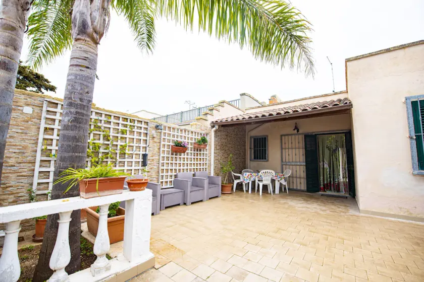 Holiday home 20 meters from the sea - Image 1