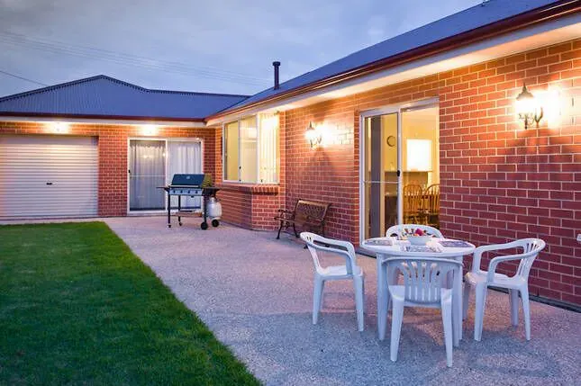 All Seasons Port Elliot Holiday House - Image 1