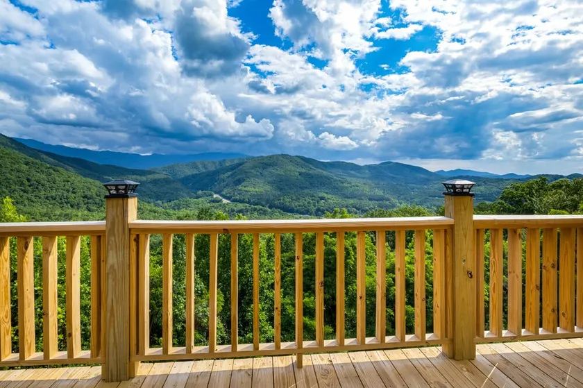 Beautiful Mountain View log cabin - Image 1