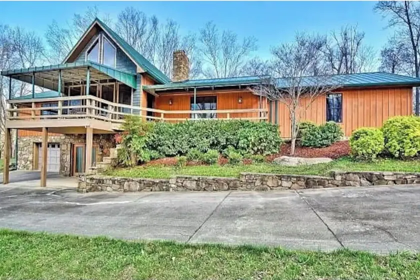 ✶Appalachian Mt Cabin, Mt Views, 3BR 3BA, Fiber Wifi, Family, Hiking, Waterfalls - Image 1