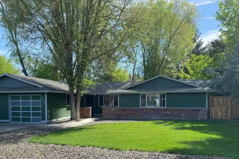 Best Value in NW Boise- large backyard, fire pit, 10 min to downtown - Image 1